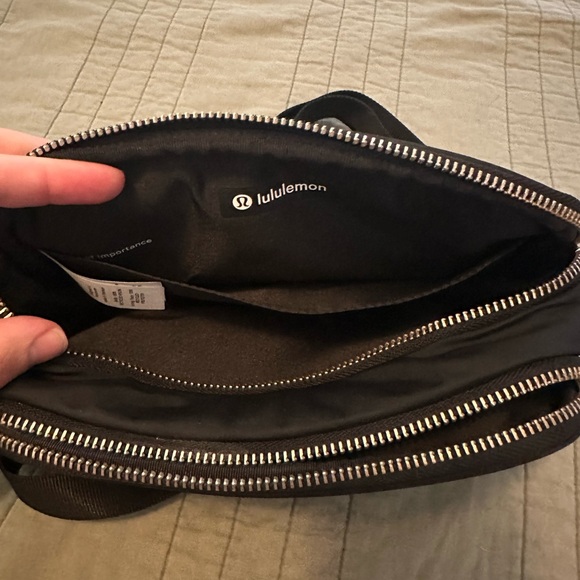 Lululemon Crossbody Camera Bag 2L - Picture 6 of 9
